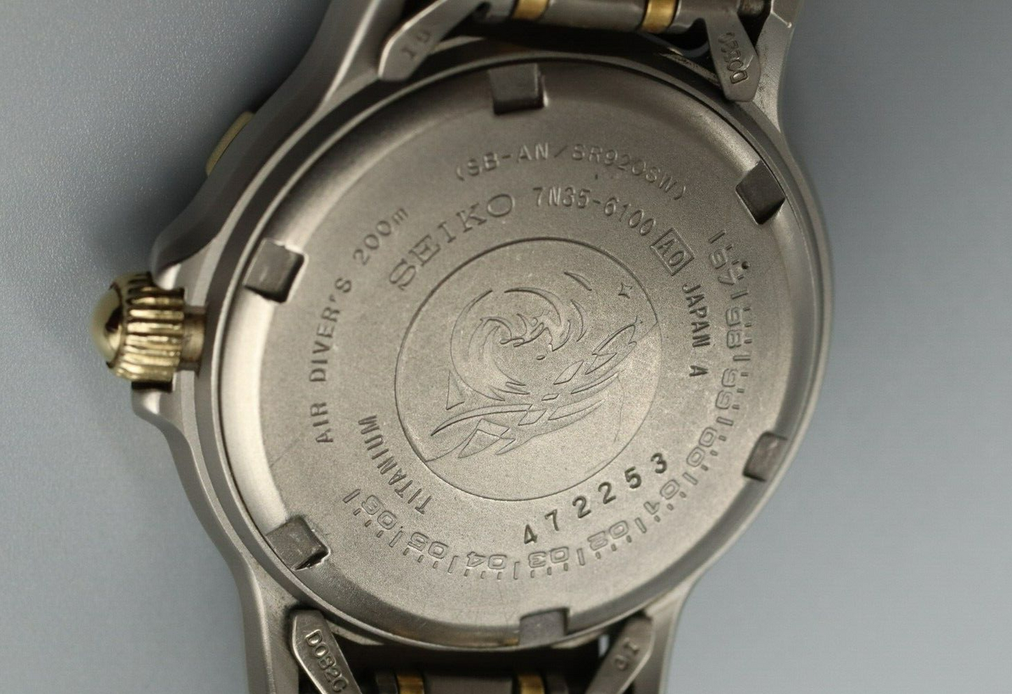 *MINT* Vintage SEIKO SCUBA Titanium 7N35-6100 Quartz 200M Mens Watch JAPAN