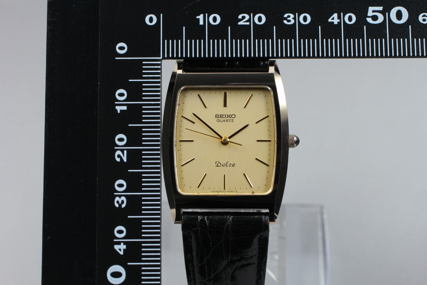 *MINT* Vintage 1982 SEIKO Dolce 6030-5320 Quartz Tank Shape Gold Dial Mens JAPAN