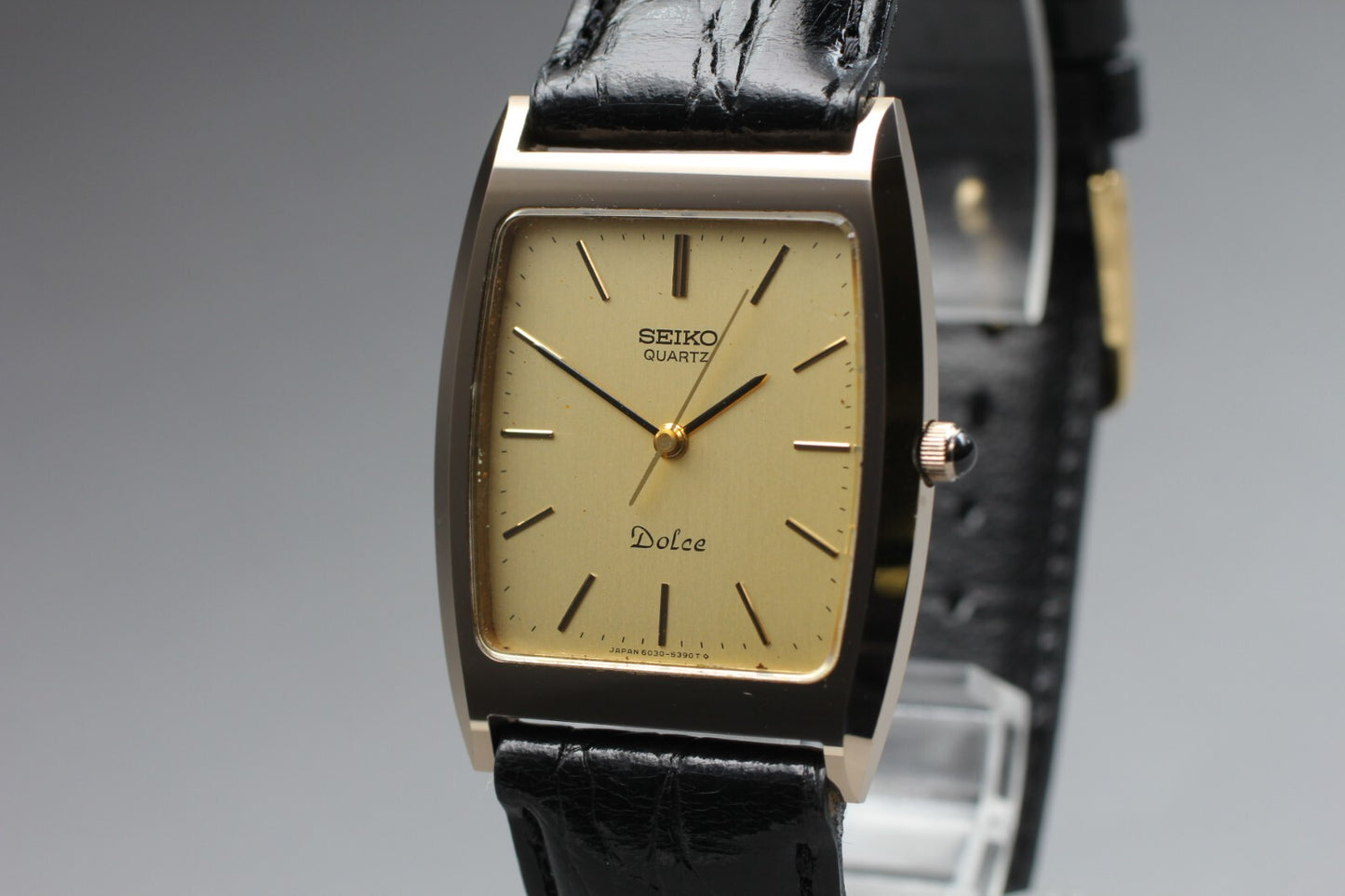*MINT* Vintage 1982 SEIKO Dolce 6030-5320 Quartz Tank Shape Gold Dial Mens JAPAN