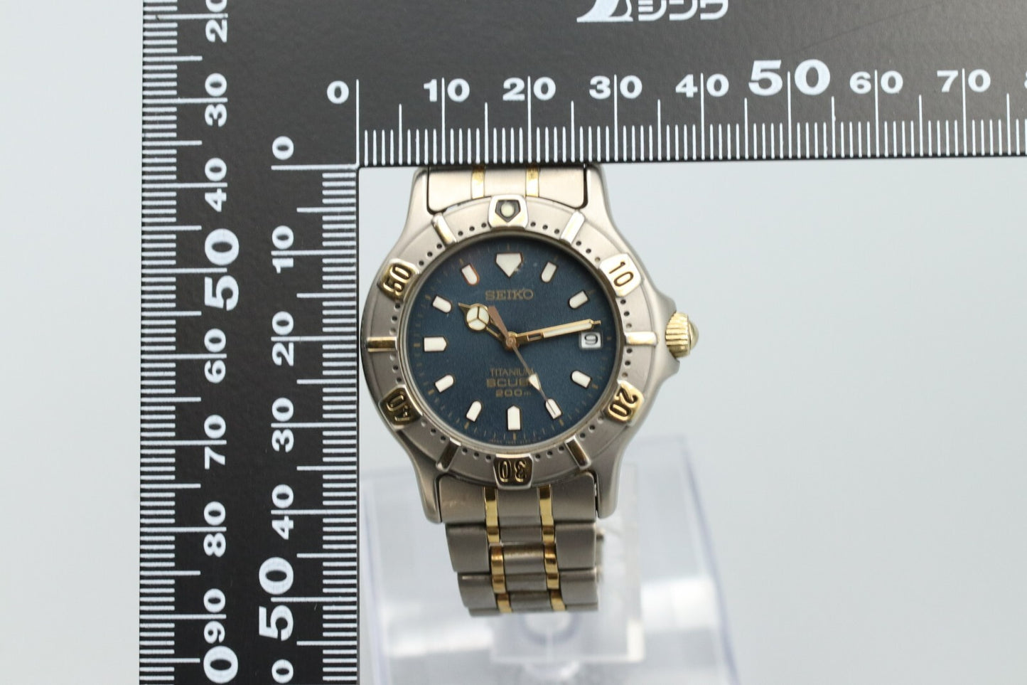 *MINT* Vintage SEIKO SCUBA Titanium 7N35-6100 Quartz 200M Mens Watch JAPAN