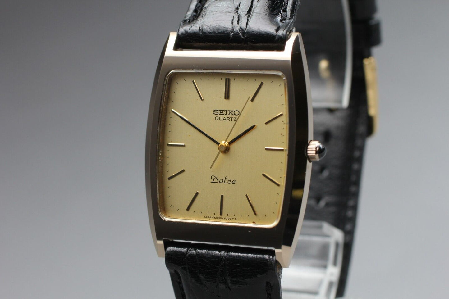 *MINT* Vintage 1982 SEIKO Dolce 6030-5320 Quartz Tank Shape Gold Dial Mens JAPAN