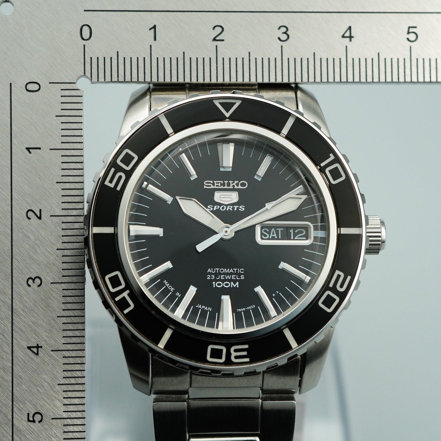 *MINT* Vintage SEIKO 5SPORTS 7S36-04N0 AT Black Dial Round 42mm Mens Watch