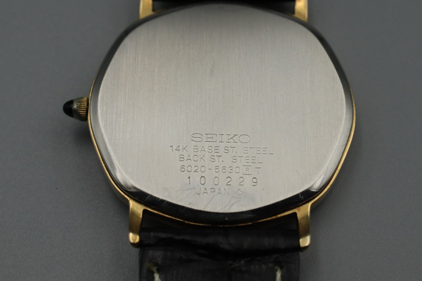 **NEAR MINT** Vintage SEIKO Dolce 6020-5630 Quartz Gold Dial Octagon Mens Watch