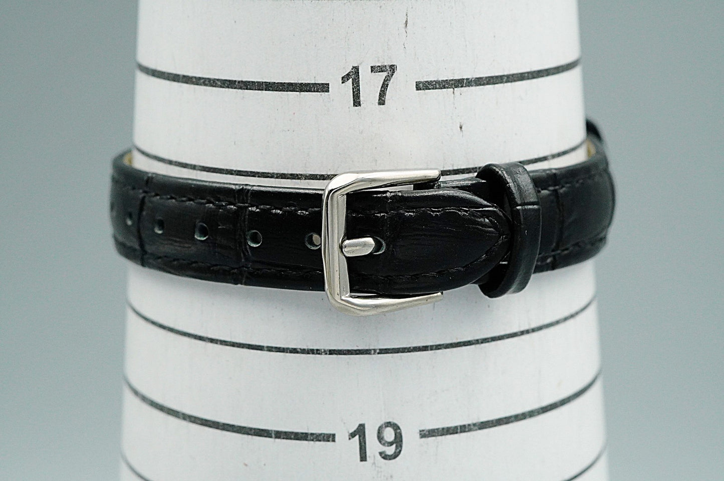 RARE *N MINT* Vintage OMEGA Seamaster pie pan Dial Cal.1380 Qz 25mm Women Watch