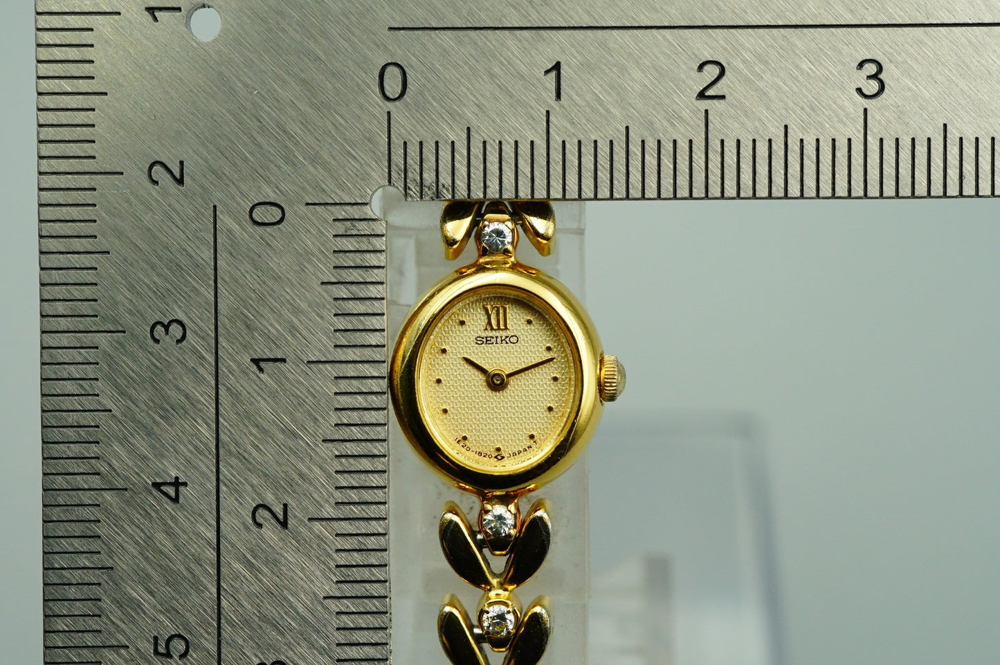 *N MINT* Vintage 1980s SEIKO 8P Diamond 1E20-6050 Qz Gold Round 13mm Women Watch