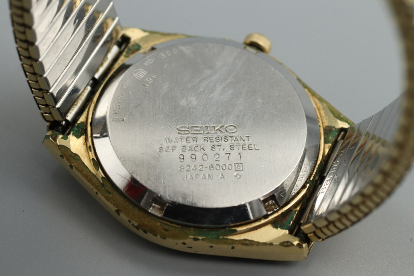 *Exc+4* Vintage SEIKO LOAD Quartz 8242-6000 Silver Dial Round Date Mens Watch