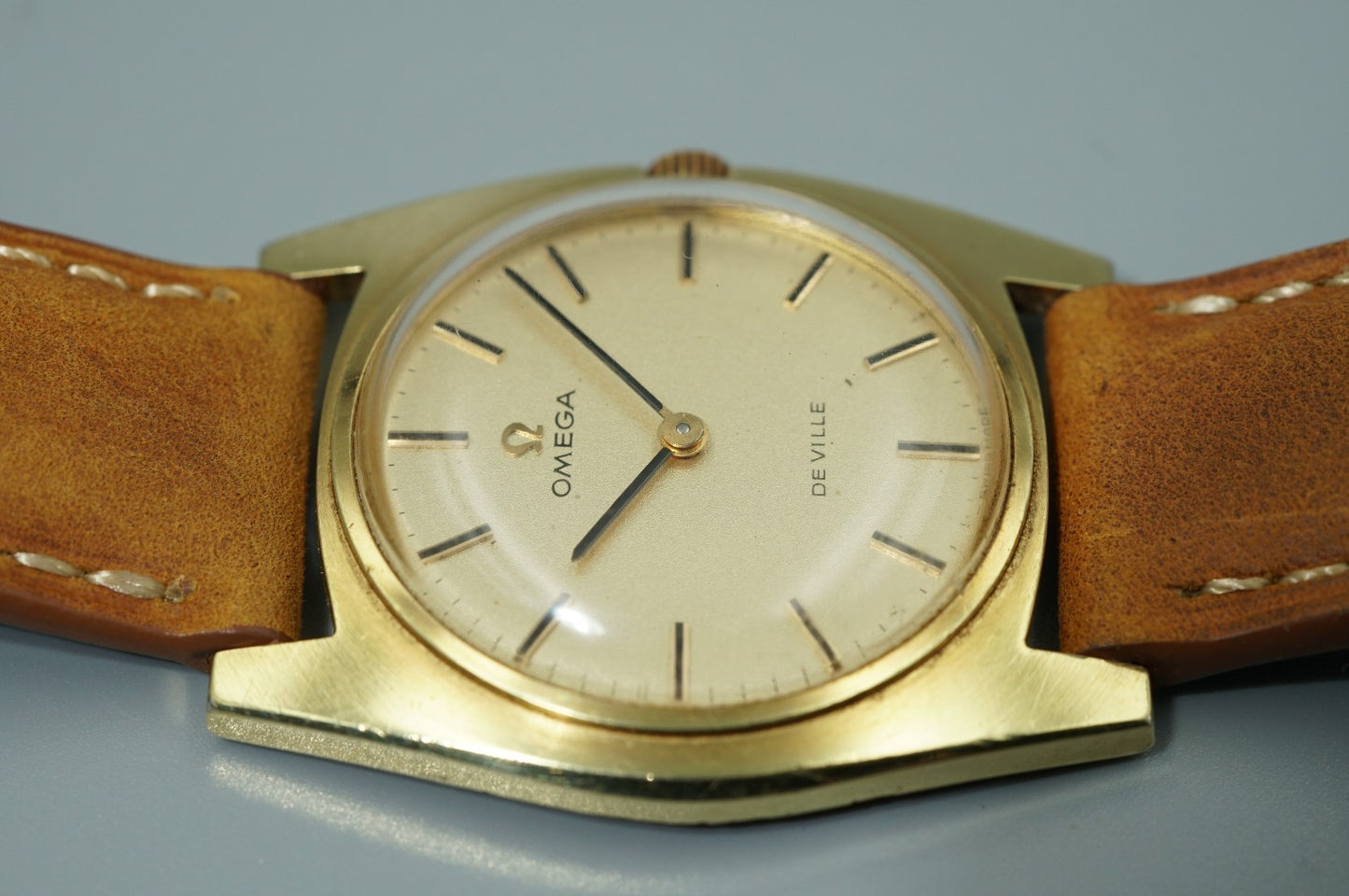 N MINT Vintage 1970 OMEGA De Ville Cal.620 Hand Wind Gold Round 32mm Mens Watch