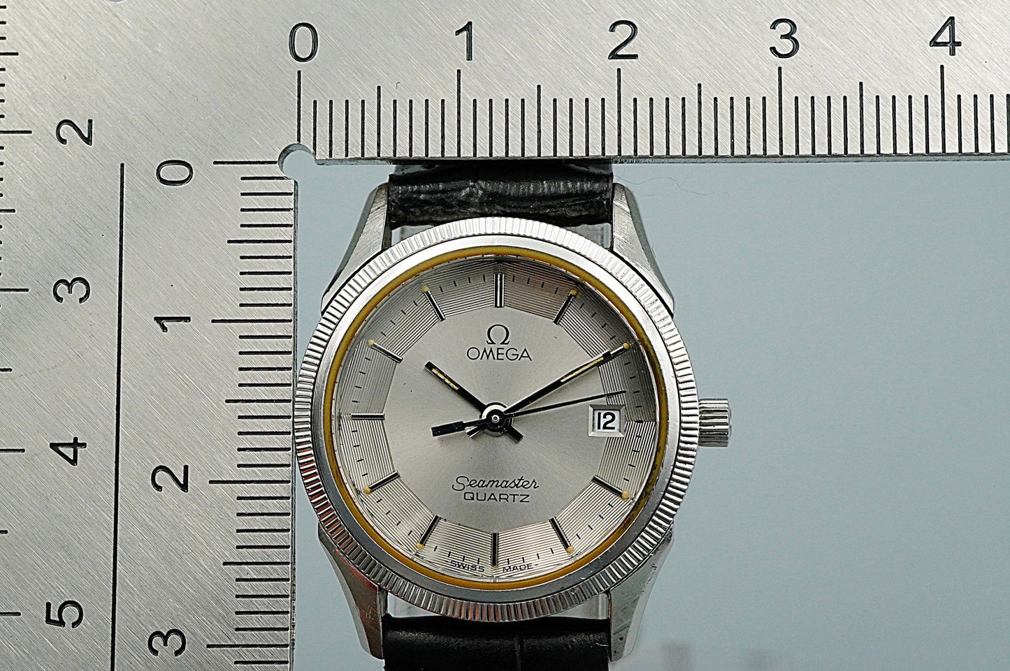 RARE *N MINT* Vintage OMEGA Seamaster pie pan Dial Cal.1380 Qz 25mm Women Watch
