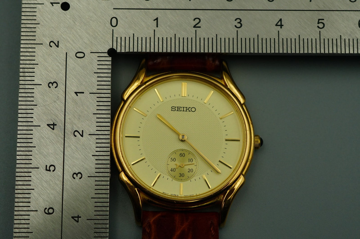 *Exc+5* Vintage 1996 SEIKO small seconds 7N07-9000 Qz Gold Round 35mm Mens Watch