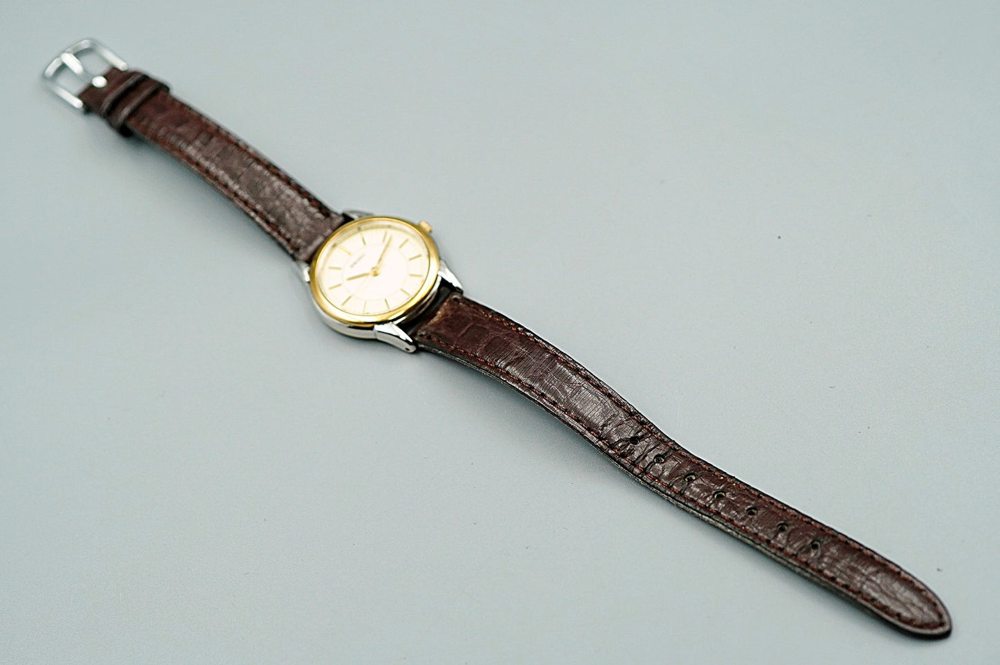 *MINT* Vintage 1996 SEIKO 7N01-6880 Quartz Gold Dial Round 25 mm Women Watch