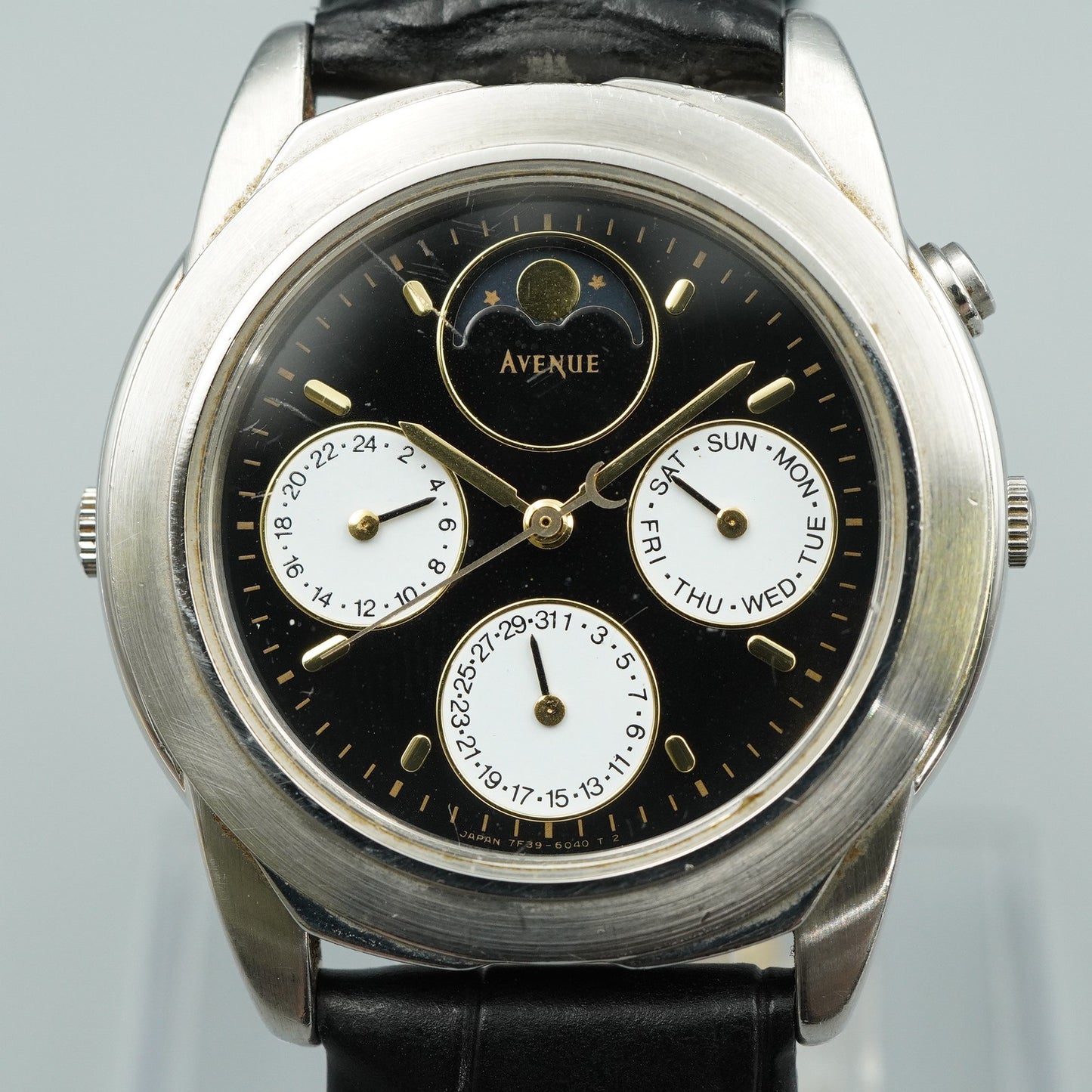 *MINT* Vintage SIKO AVENUE 7F39-6060 Quartz Black Dial Round 35mm Mens Watch