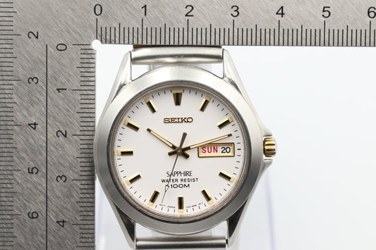 *NEAR MINT* Vintage SEIKO SAPRHIRE 9943-8000 Quartz White Dial Round Mens Watch
