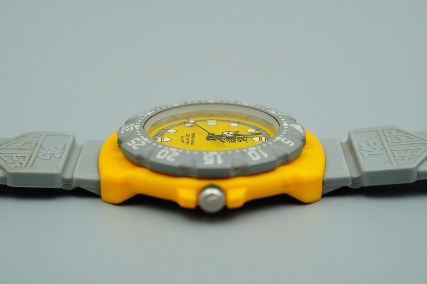 *MINT* Vintage 1990s TAG Heuer Formula 1 Quartz Yellow Dial 35mm Mens Watch