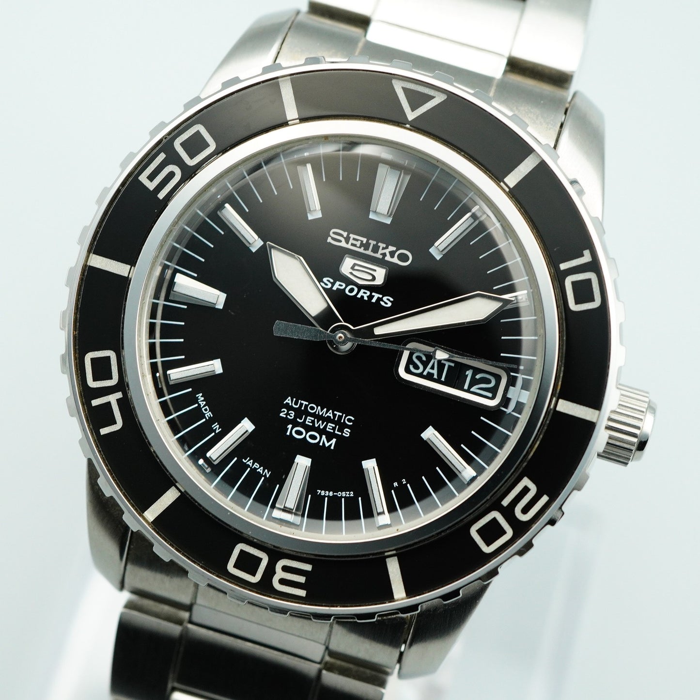 *MINT* Vintage SEIKO 5SPORTS 7S36-04N0 AT Black Dial Round 42mm Mens Watch