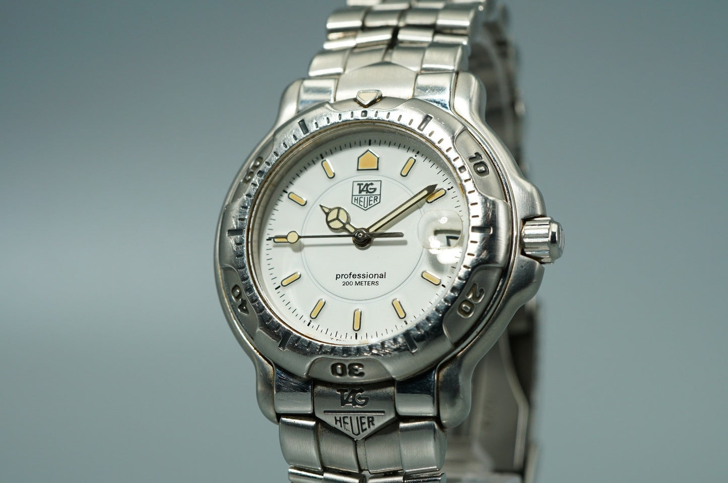 N MINT Vintage 1990s TAG HEUER Professional  WH1211 Qz White 34mm Mens Watch
