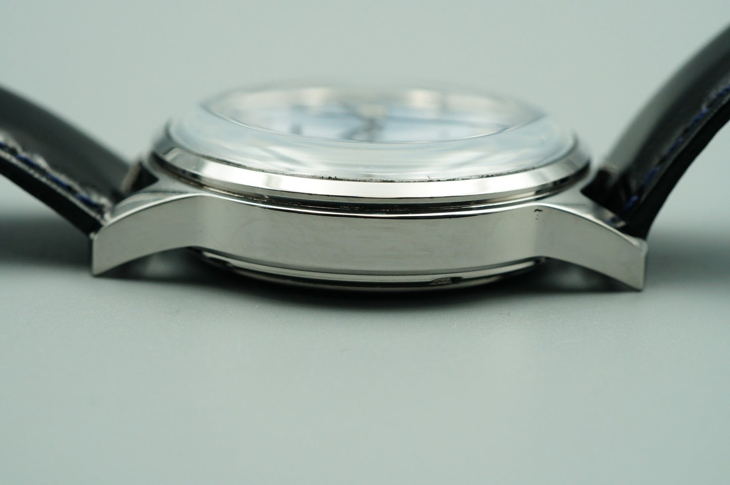 *NEAR MINT*  SEIKO MECHANICAL 6R15-01S0 AT Blue Dial Round 40mm Mens Watch