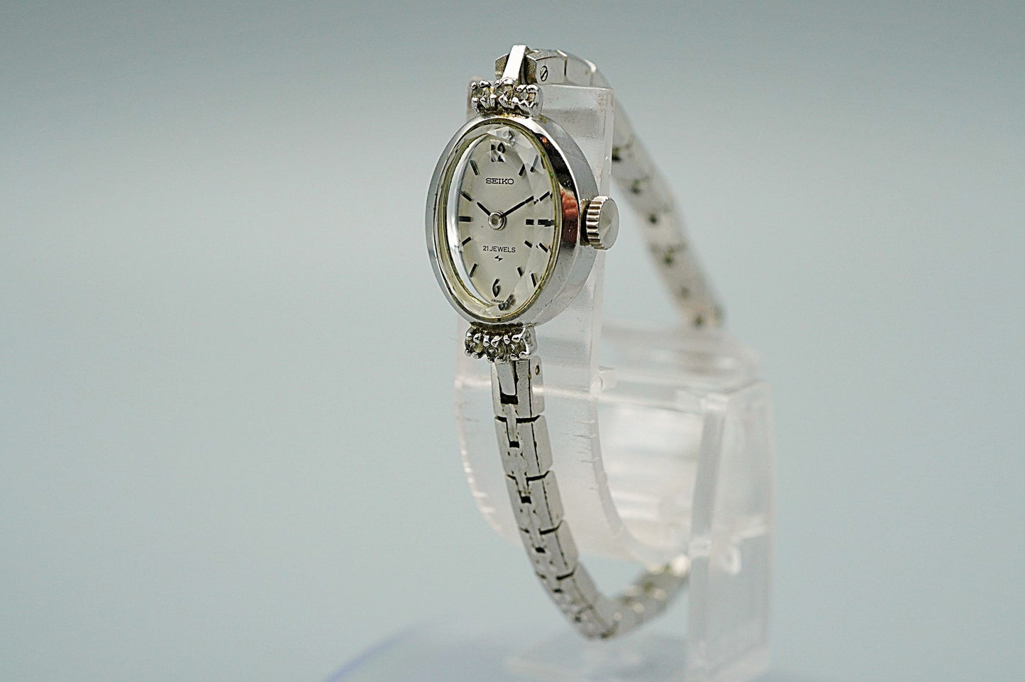 N MINT Vintage 1970s SEIKO 11-7240 Hand Winding Silver Oval 15 mm Women Watch