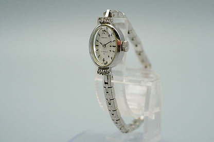 N MINT Vintage 1970s SEIKO 11-7240 Hand Winding Silver Oval 15 mm Women Watch