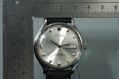 N MINT Vintage 1967 SEIKO BUSINESS-A 8346-8000 Hand Wind Silver  36mm Mens Watch