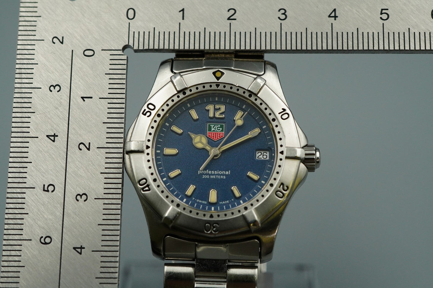 N MINT Vintage 1990s TAG HEUER Professional WK1213 Qz Blue Round 34mm Mens Watch