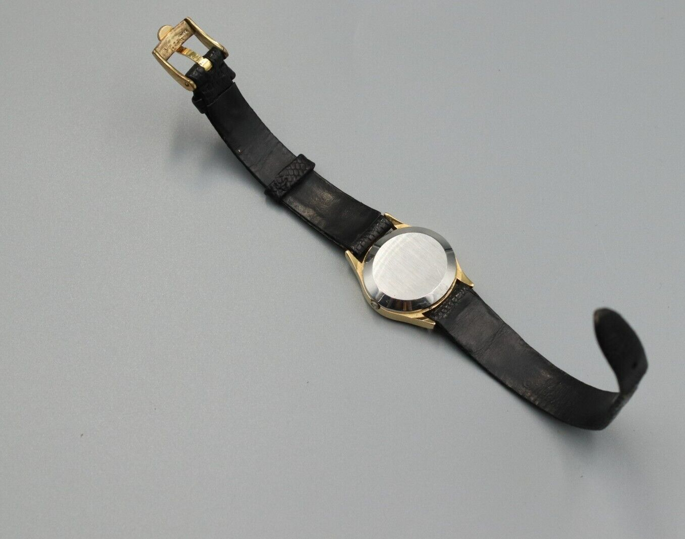 *NEAR MINT* Vintage OMEGA De Ville 591.0022 Quartz Gold Dial Round Women Watch