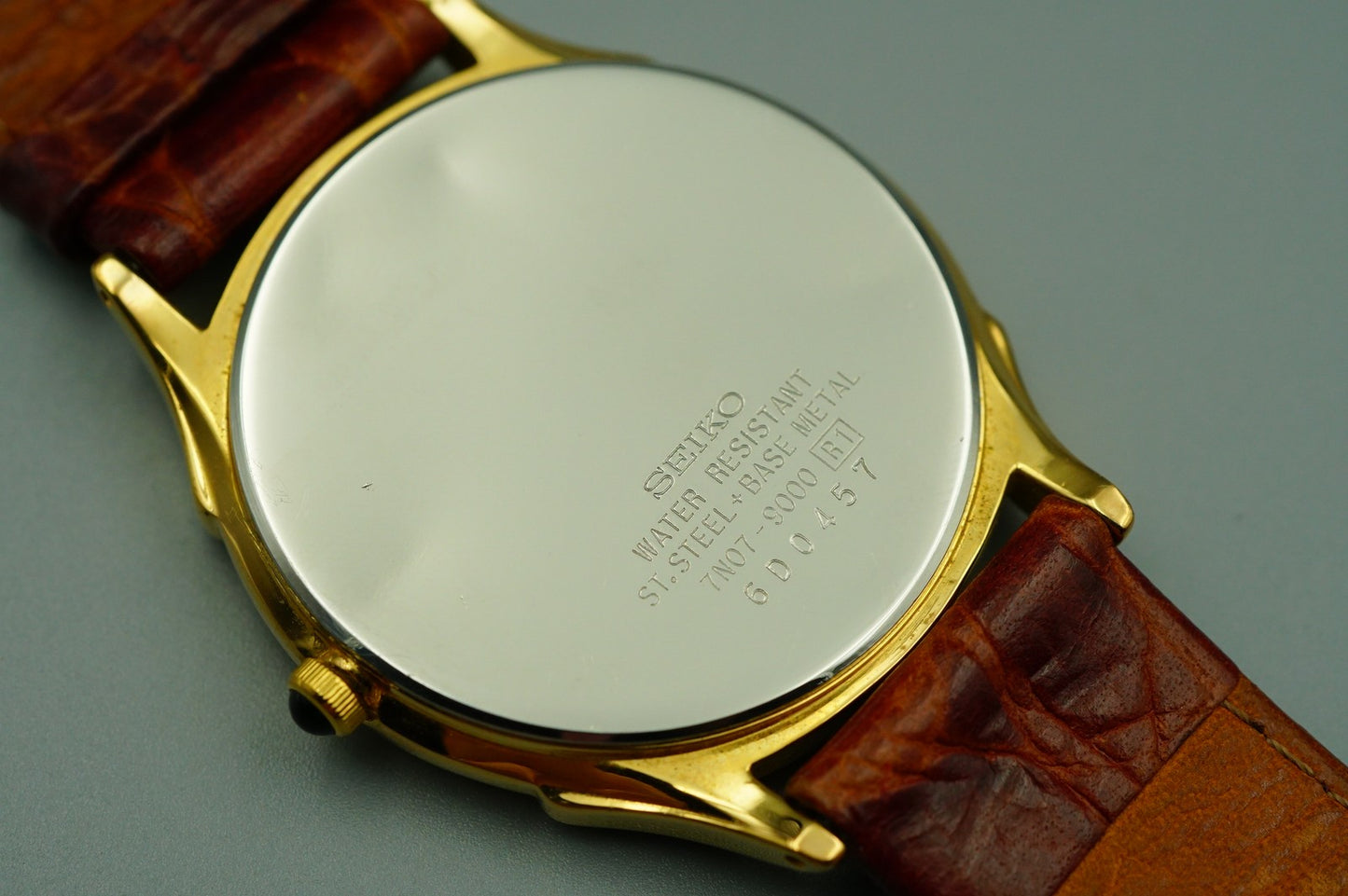 *Exc+5* Vintage 1996 SEIKO small seconds 7N07-9000 Qz Gold Round 35mm Mens Watch