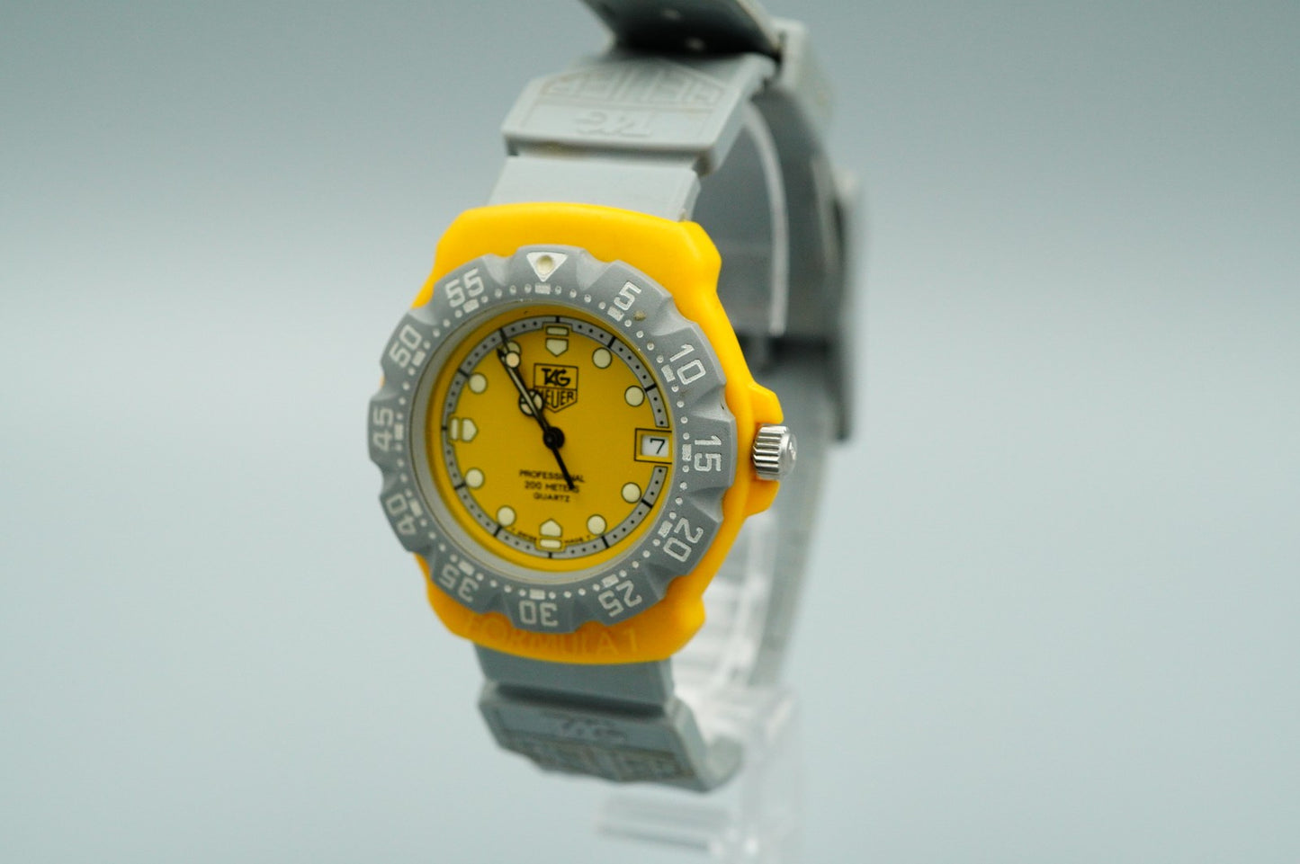 *MINT* Vintage 1990s TAG Heuer Formula 1 Quartz Yellow Dial 35mm Mens Watch