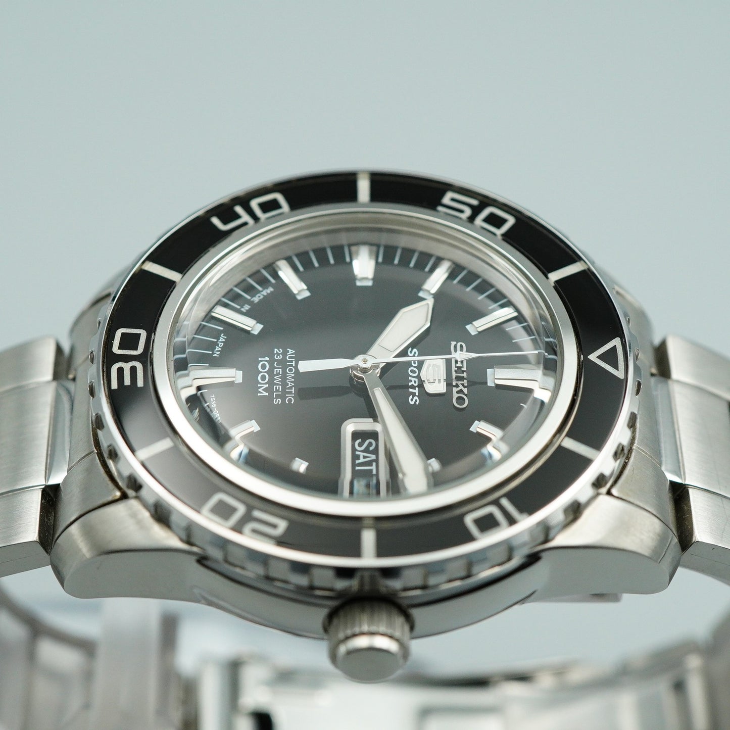 *MINT* Vintage SEIKO 5SPORTS 7S36-04N0 AT Black Dial Round 42mm Mens Watch