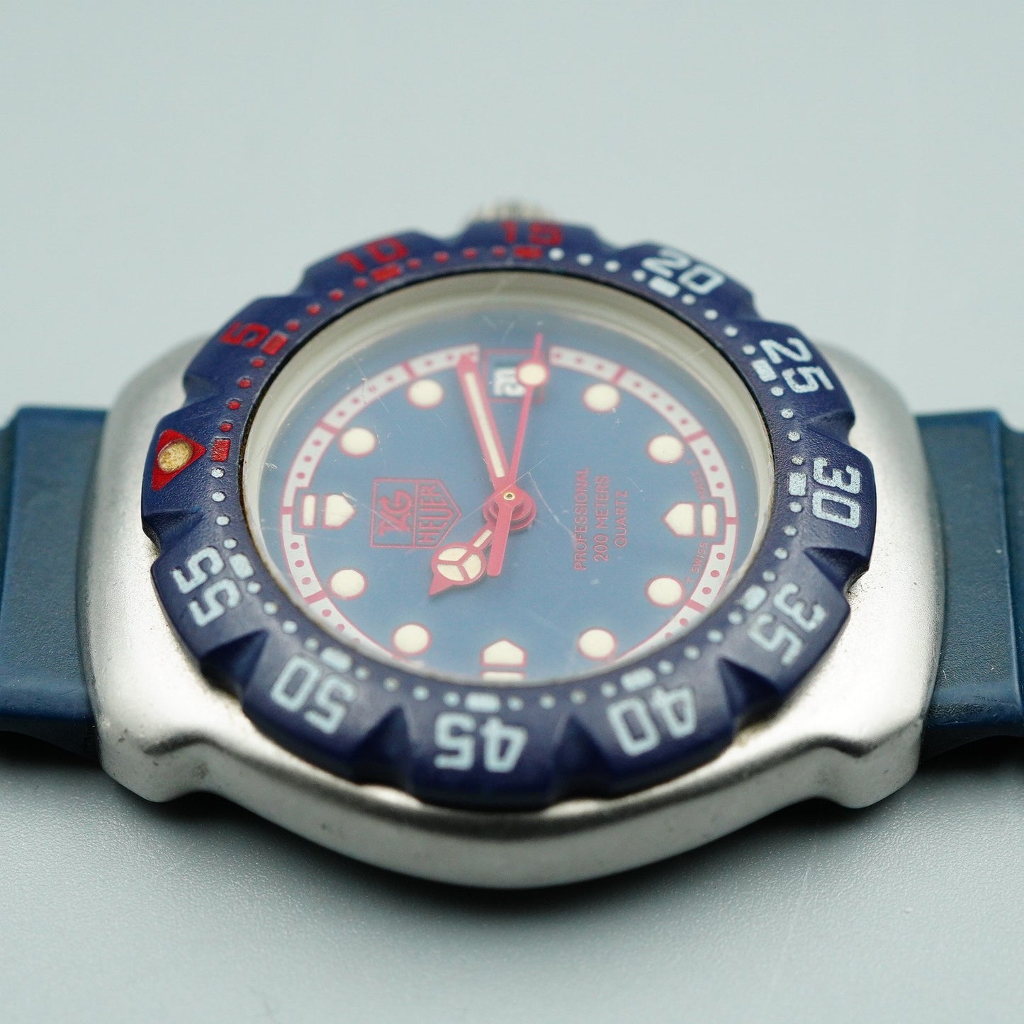 *N MINT* Vintage TAG Heuer Professional 370.508 Qz Blue Round 28mm Women Watch