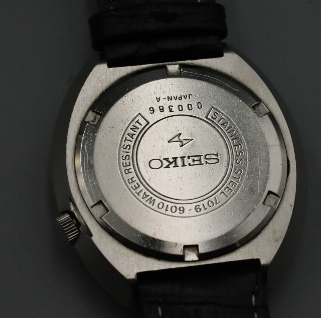 *NEAR MINT* Vintage SEIKO 5 Sports 7019-6010 Automatic Black Dial 21J Mens Watch