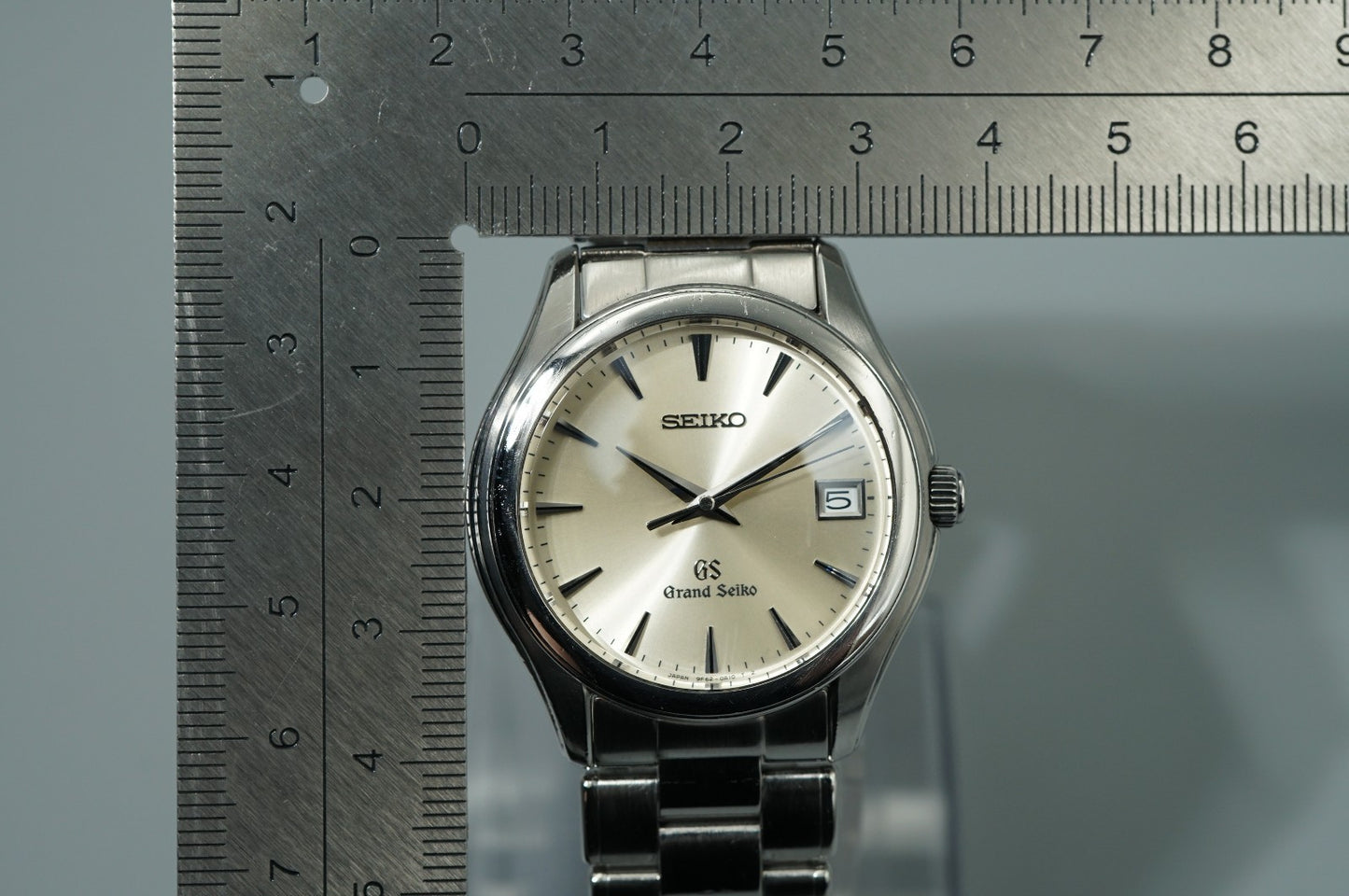 *NEAR MINT* Vintage 1997 SEIKO Grand 9F62-0A10 Qz Champagne Dial 35mm Mens Watch