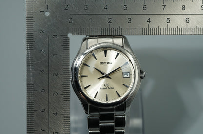 *NEAR MINT* Vintage 1997 SEIKO Grand 9F62-0A10 Qz Champagne Dial 35mm Mens Watch