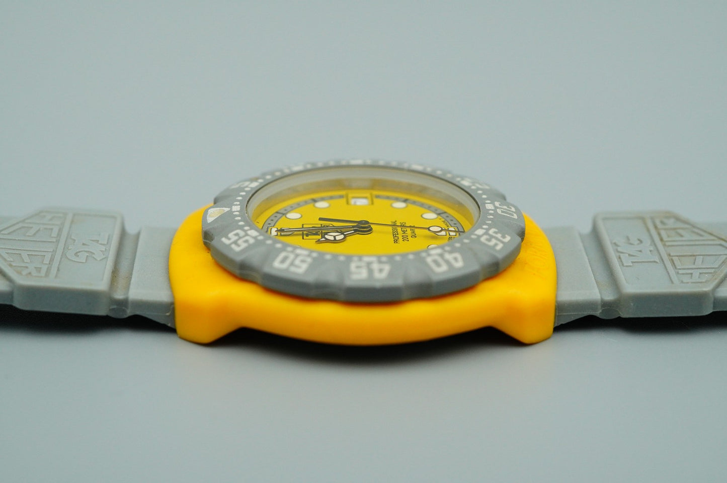 *MINT* Vintage 1990s TAG Heuer Formula 1 Quartz Yellow Dial 35mm Mens Watch