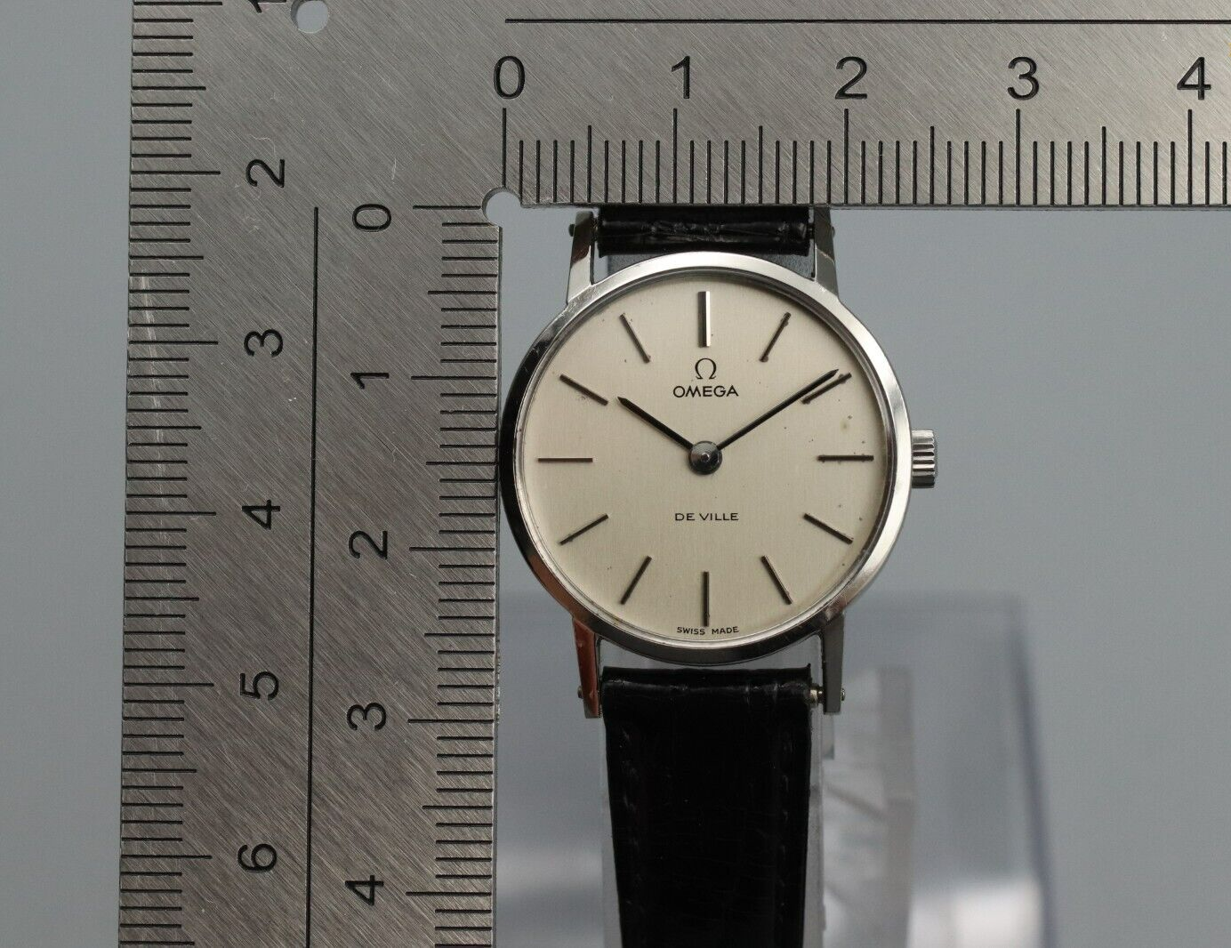 *NEAR MINT* Vintage OMEGA De Ville Hand Winding Silver Dial Round Mens Watch
