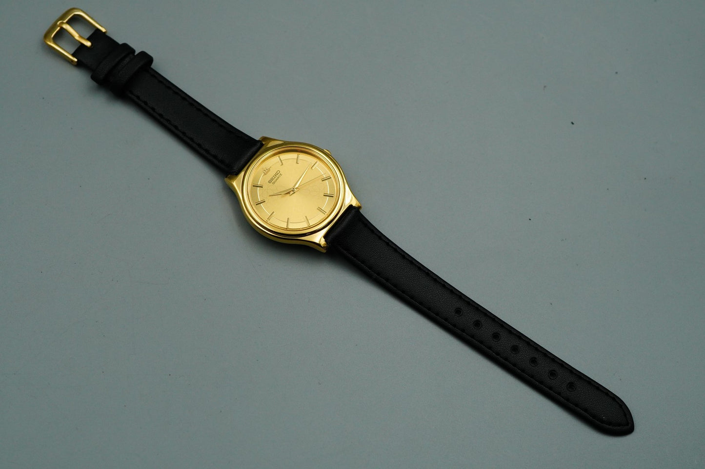 *MINT* Vintage SEIKO V701-1P70 Quartz Gold Dial Round 32mm Mens Watch