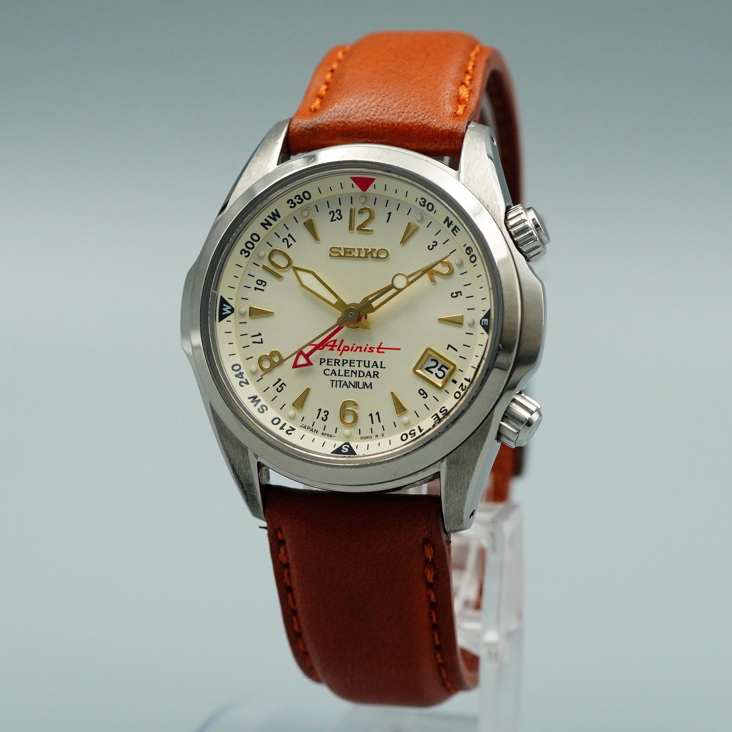 *NEAR MINT* Vintage SEIKO Alpinist 8F56-00D0 Quartz White Round 39 mm Mens Watch