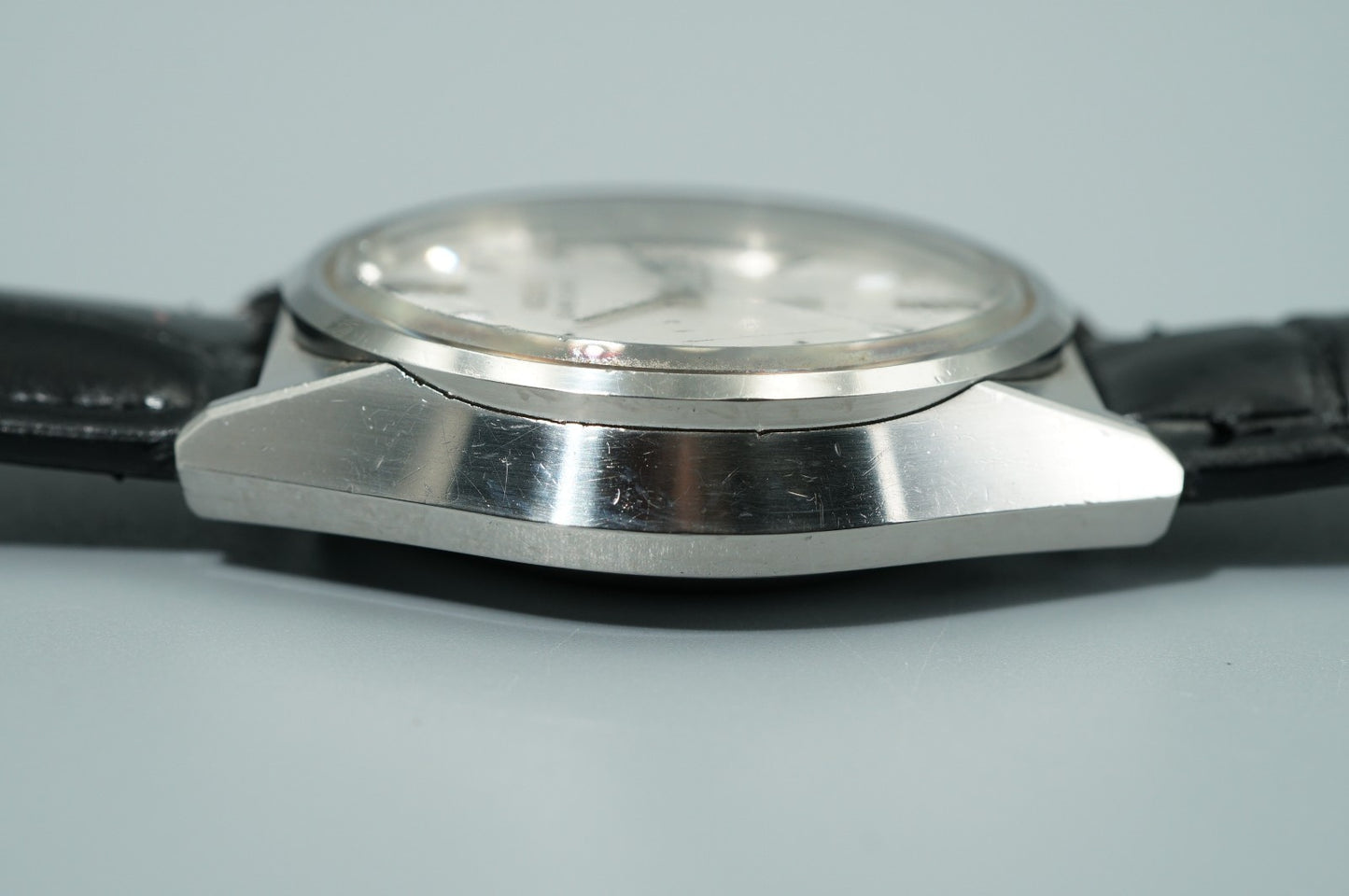 *NEAR MINT* Vintage 1976 SEIKO  Vintage 4843-8041 Qz White Round 37mm Mens Watch