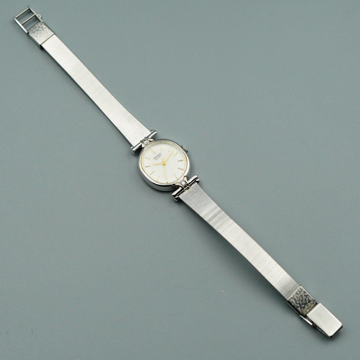 *NEAR MINT* Vintage SEIKO 5421-5250 Qz White Dial Oval 18mm Women Watch
