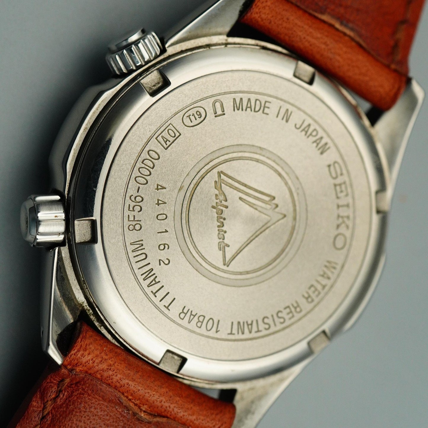 *NEAR MINT* Vintage SEIKO Alpinist 8F56-00D0 Quartz White Round 39 mm Mens Watch