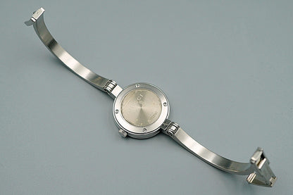 *NEAR MINT* Gucci Quartz Black Dial Round 26 mm Women,Ladies Watch