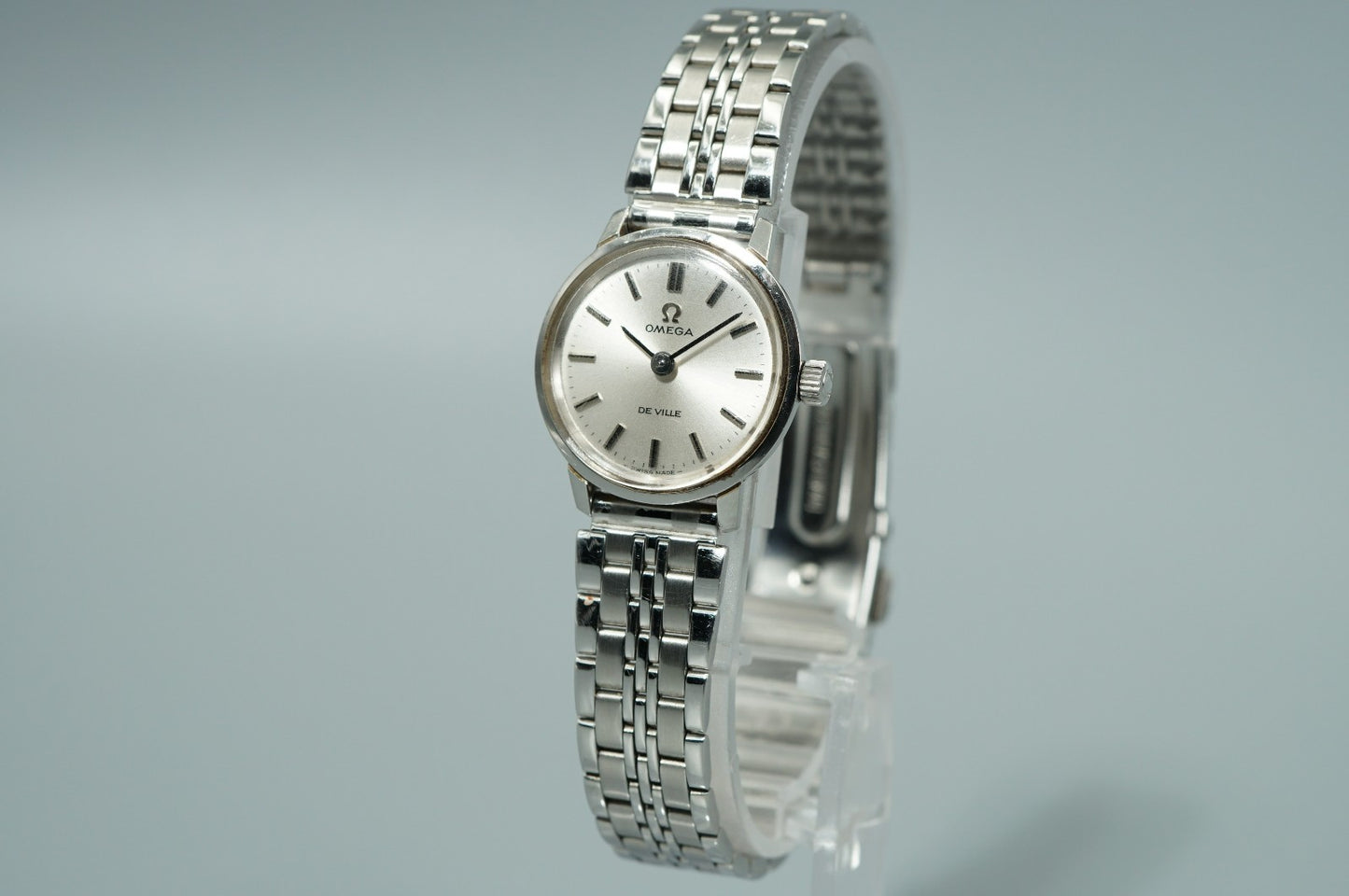 NEAR MINT Vintage OMEGA De Ville Hand Winding Silver Dial Round 22mm Women Watch