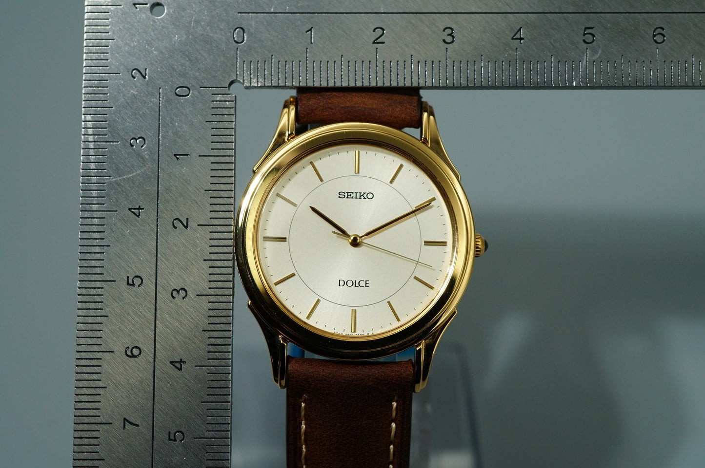 *MINT* Vintage 1998 SEIKO Dolce 5E31-7A40 Quartz Gold Dial Round 34mm Mens Watch