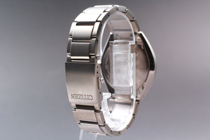 MINT in Box Citizen H149-S125626 Eco Drive Solar Black Dial Mens Watch JAPAN