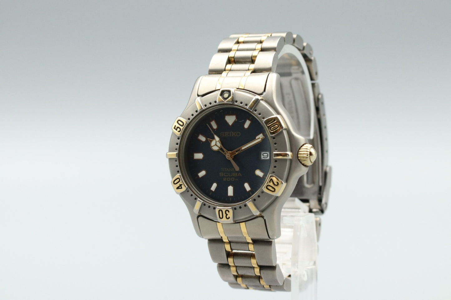 *MINT* Vintage SEIKO SCUBA Titanium 7N35-6100 Quartz 200M Mens Watch JAPAN