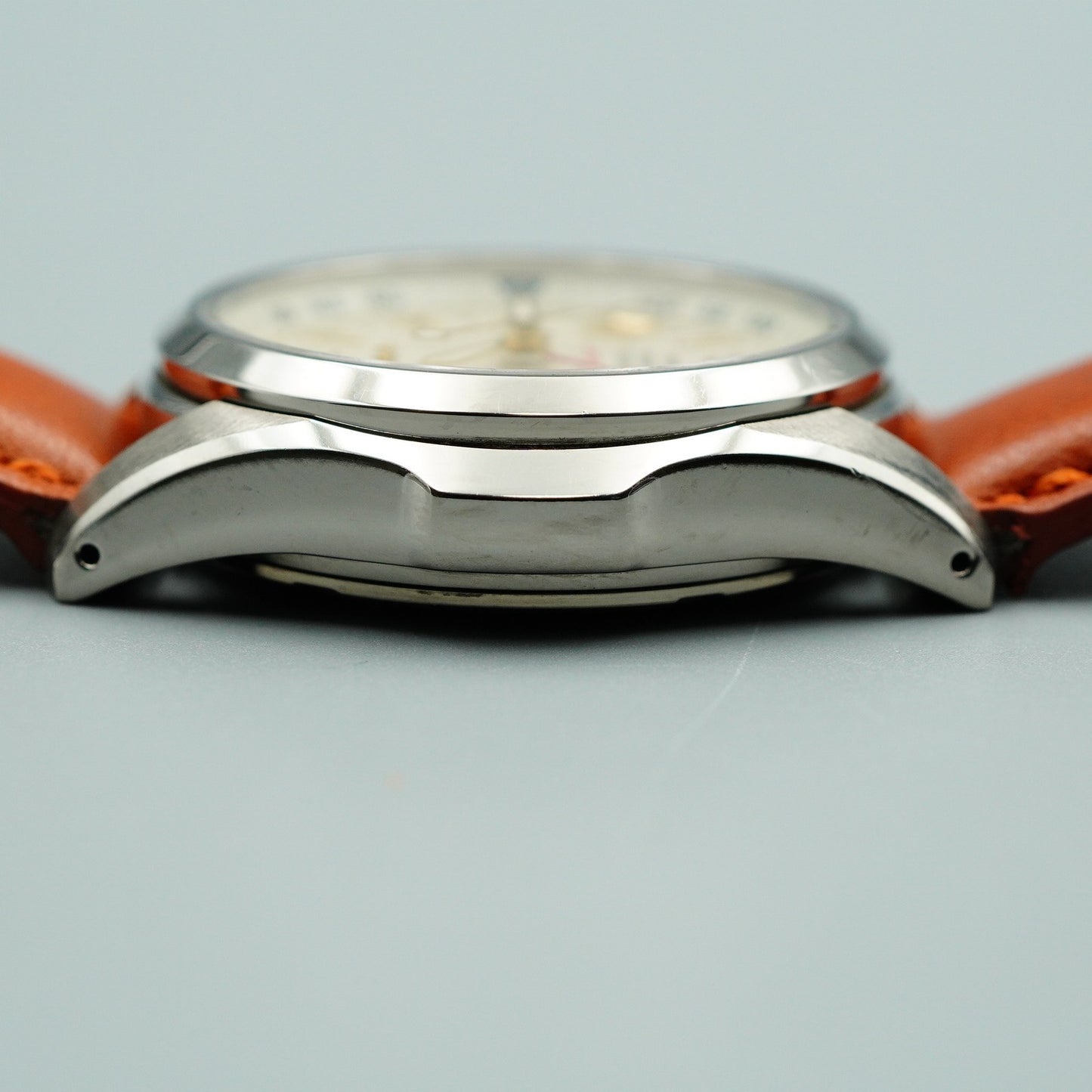 *NEAR MINT* Vintage SEIKO Alpinist 8F56-00D0 Quartz White Round 39 mm Mens Watch