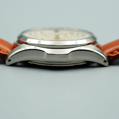 *NEAR MINT* Vintage SEIKO Alpinist 8F56-00D0 Quartz White Round 39 mm Mens Watch