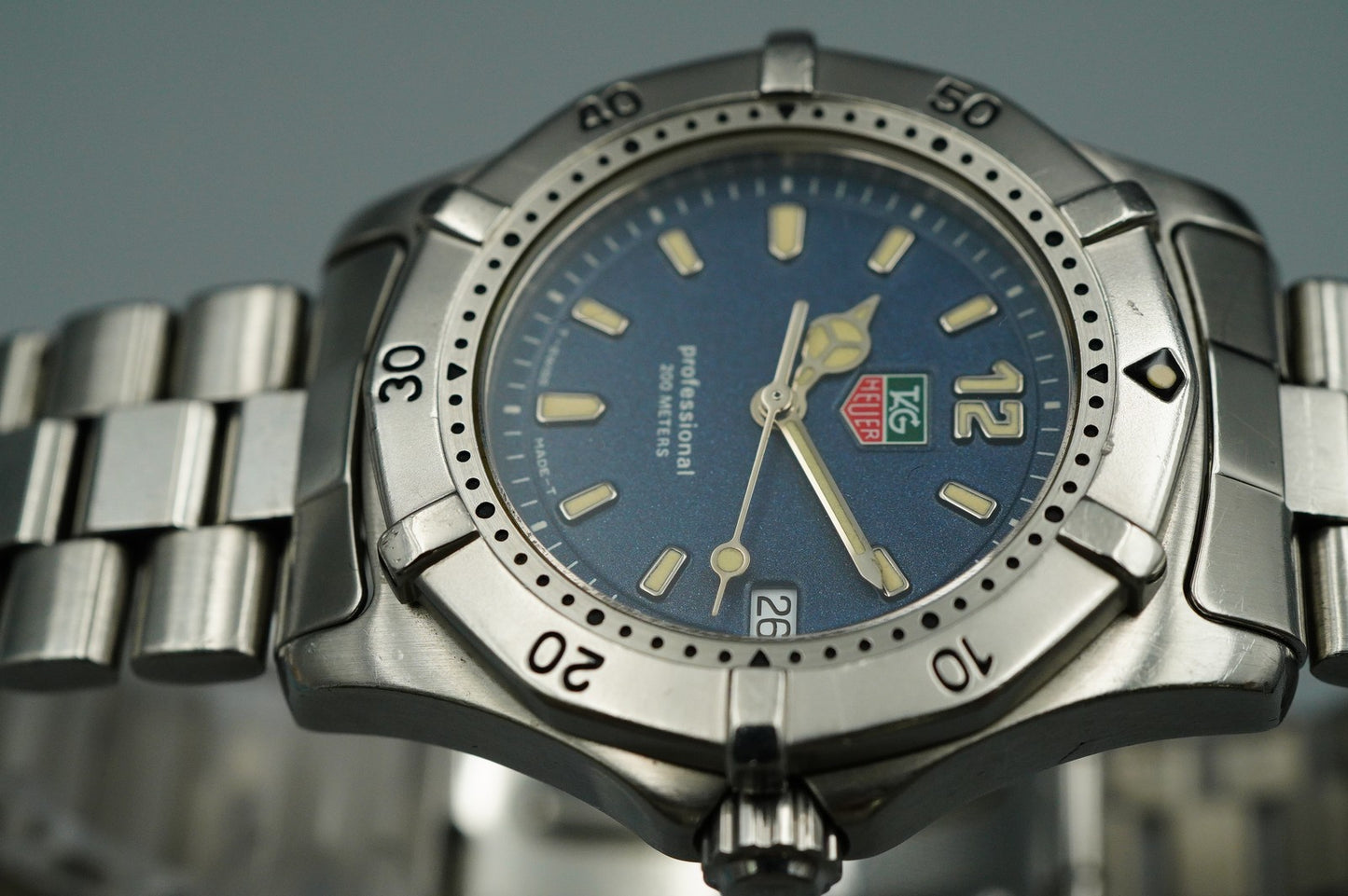 N MINT Vintage 1990s TAG HEUER Professional WK1213 Qz Blue Round 34mm Mens Watch