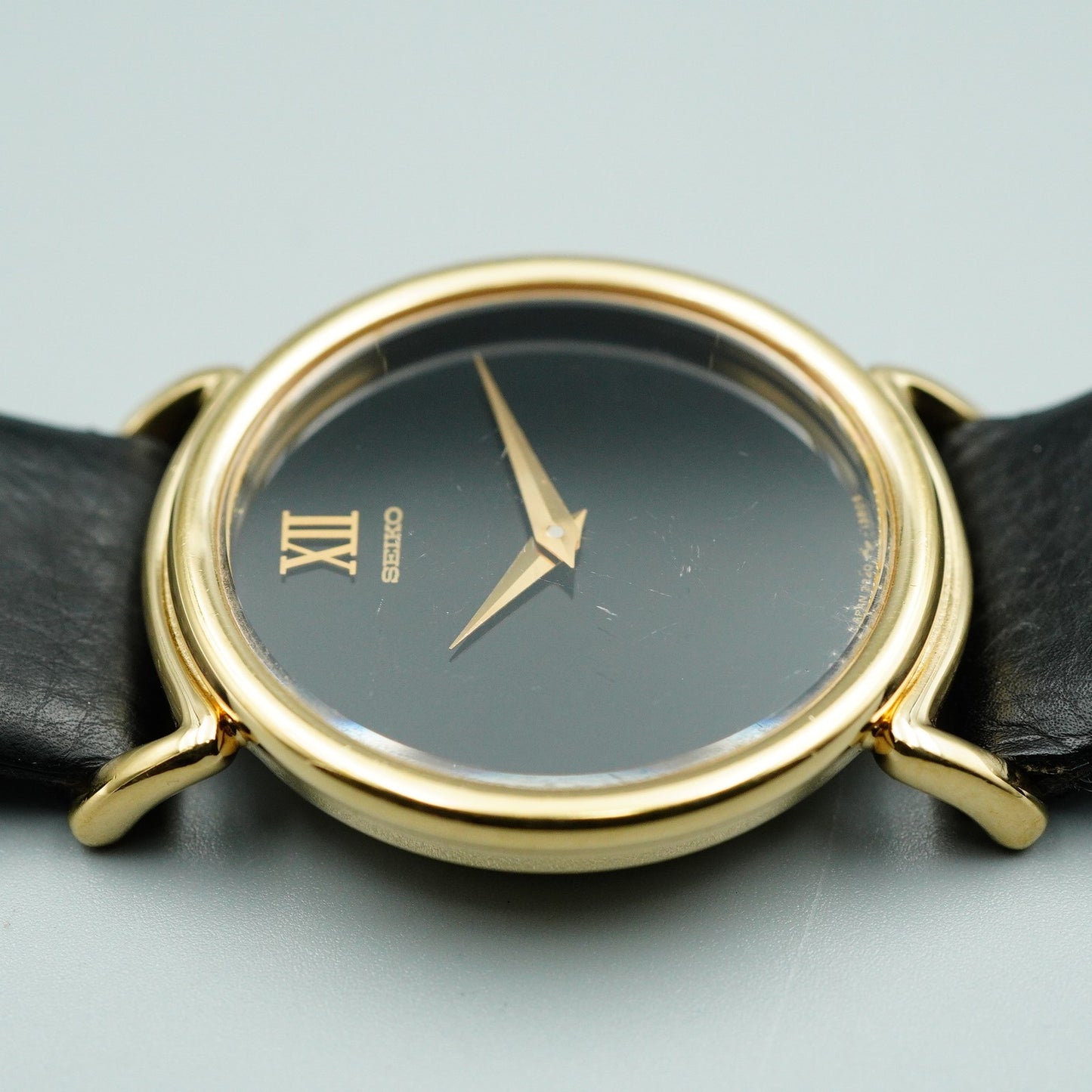 *Exc+5* Vintage SEIKO 2220-0530 Quartz Black Dial Round 31mm Mens Watch