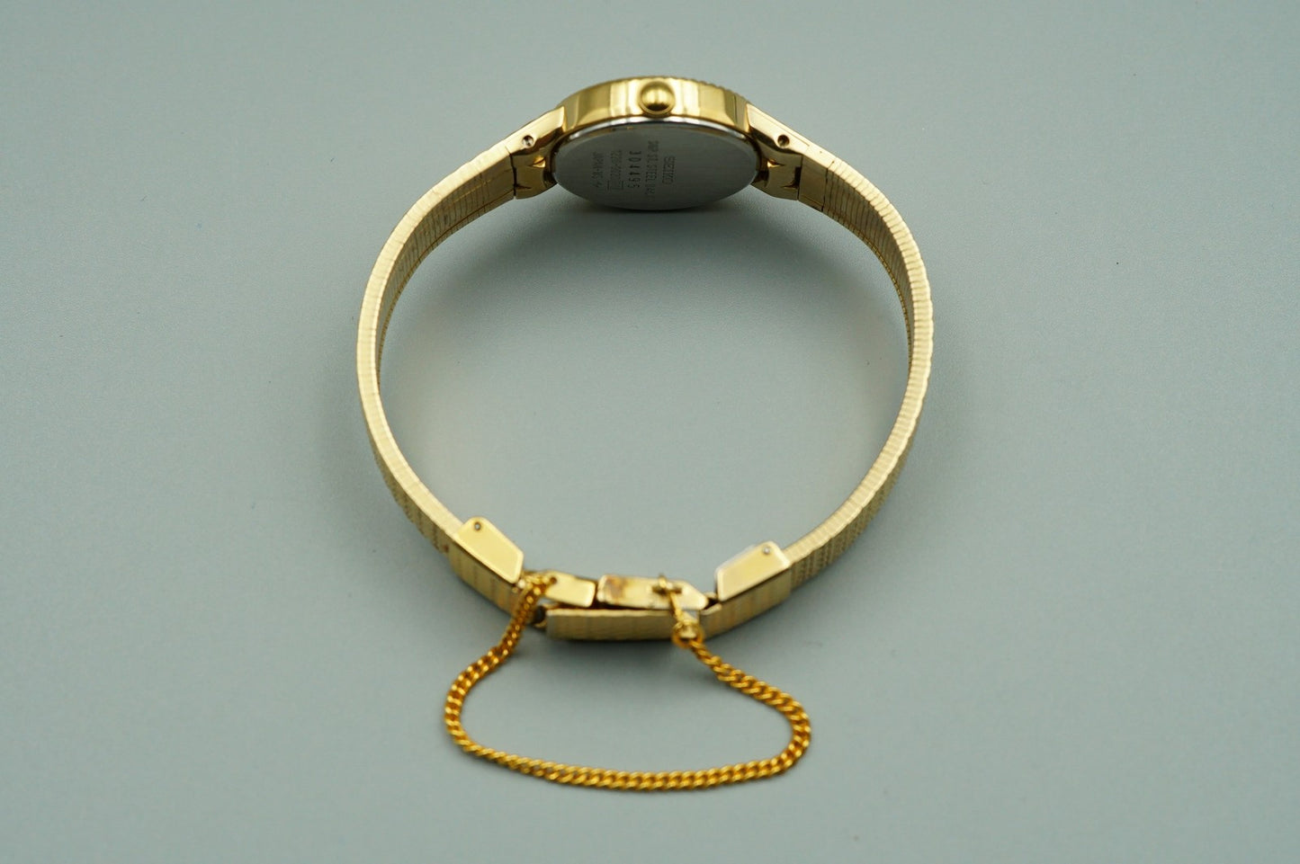 *NEAR MINT* Vintage 1973 SEIKO 1220-0020 Quarz White Dial Round 20mm Women Watch