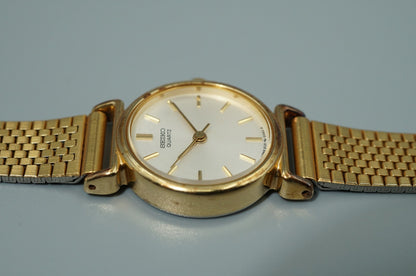 *Exc+5* Vintage 1985 SEIKO Bracelet 2C21-0100 Qz White Round 21mm Women Watch